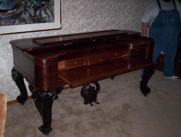 http://pianodesk.com/images/desk18/4031.JPG